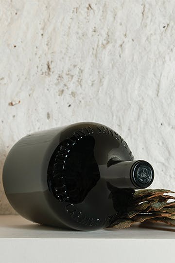 À l'occasion de son centième anniversaire, Les Carmes Haut Brion dévoilent un vin d'élégance intemporelle : "Hommage au siècle 1917-2017".